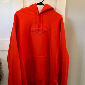 Supreme Hoodie NWT size Large